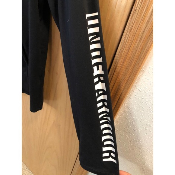 Under Armour hoodie Youth XL w/ white graphics - Picture 4 of 4